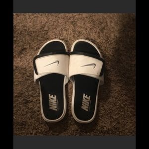 Nike sandals (men size 10)